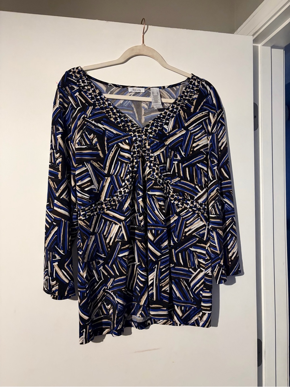 3/$17 liz & co. Geometric V-Neck Tunic